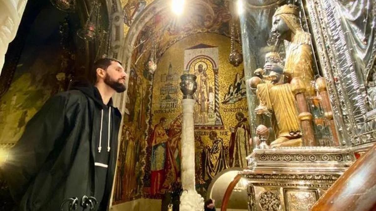 Mirotic acudió a la Abadía de Montserrat y visitó a 'La Moreneta'