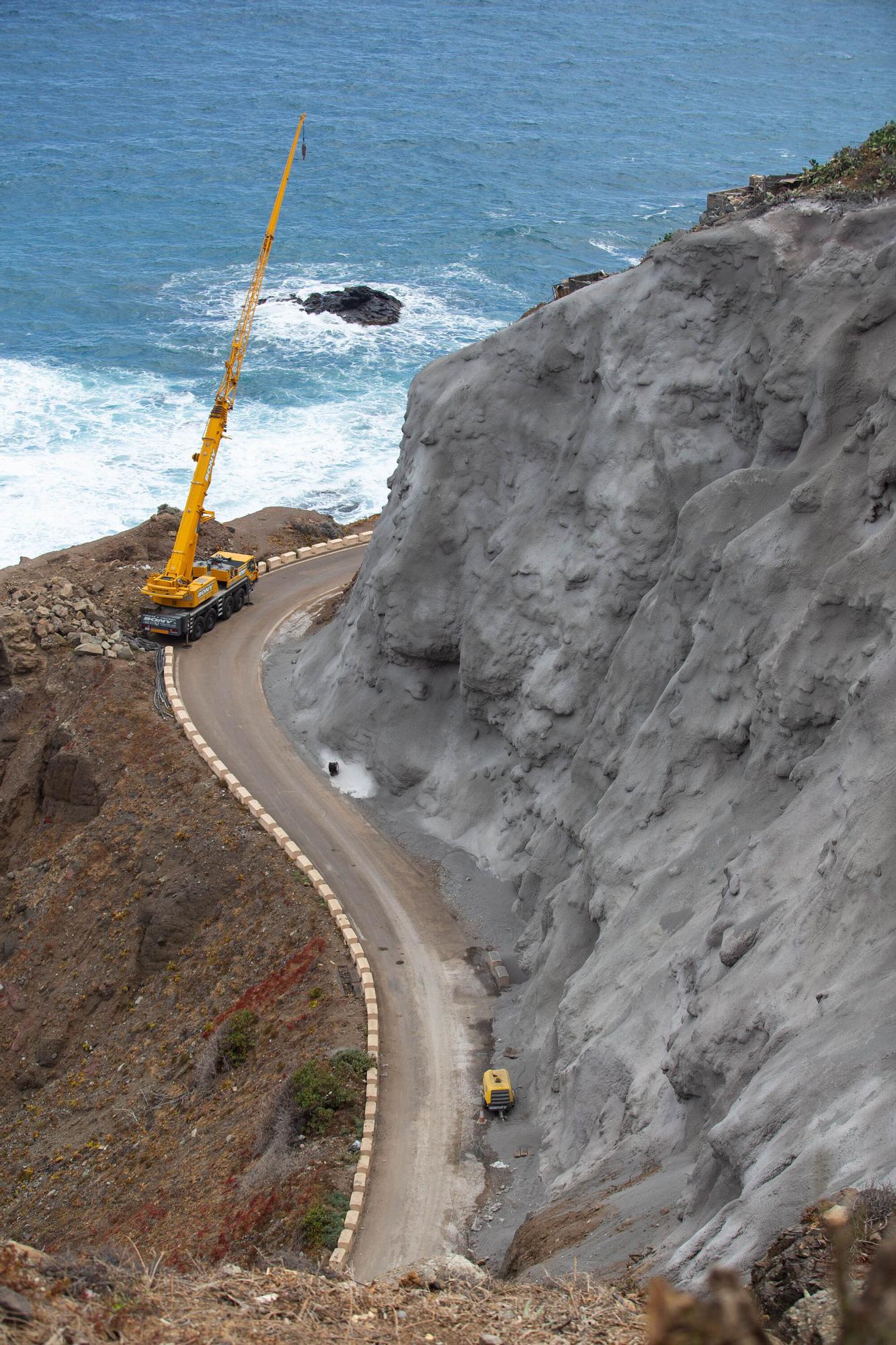 Obras en el talud de Almáciga