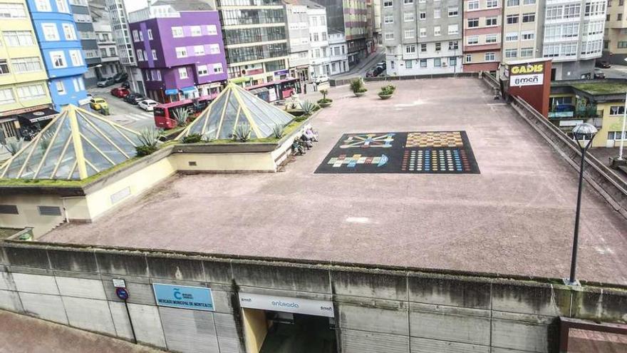 Vista de la plaza situada sobre el mercado de Monte Alto.