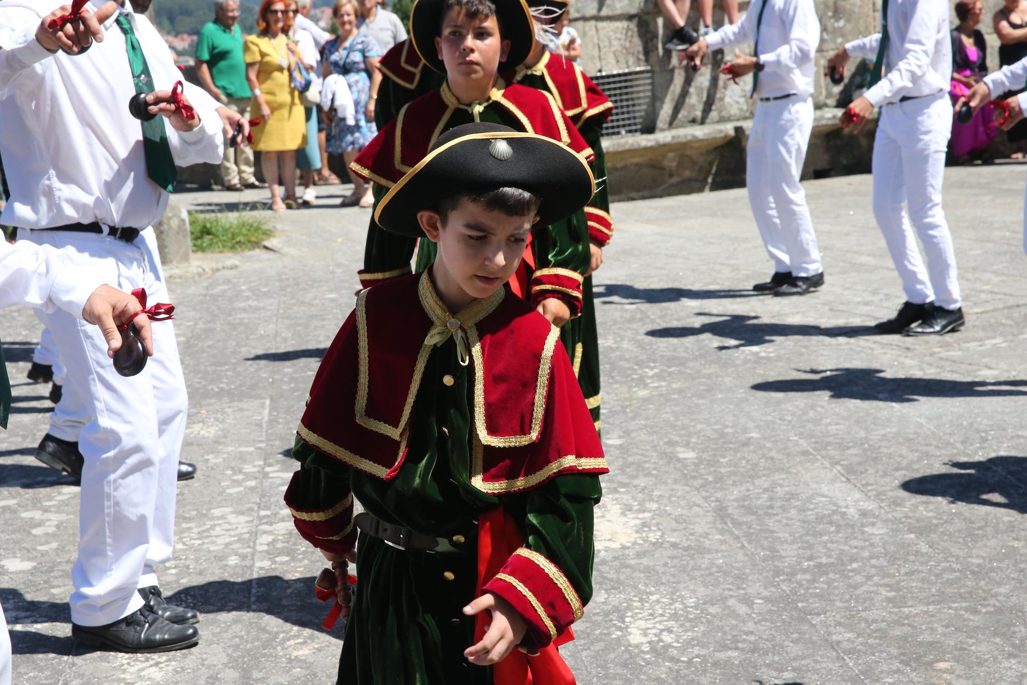 La procesión y la danza de San Roque de O Hío en imágenes (II)