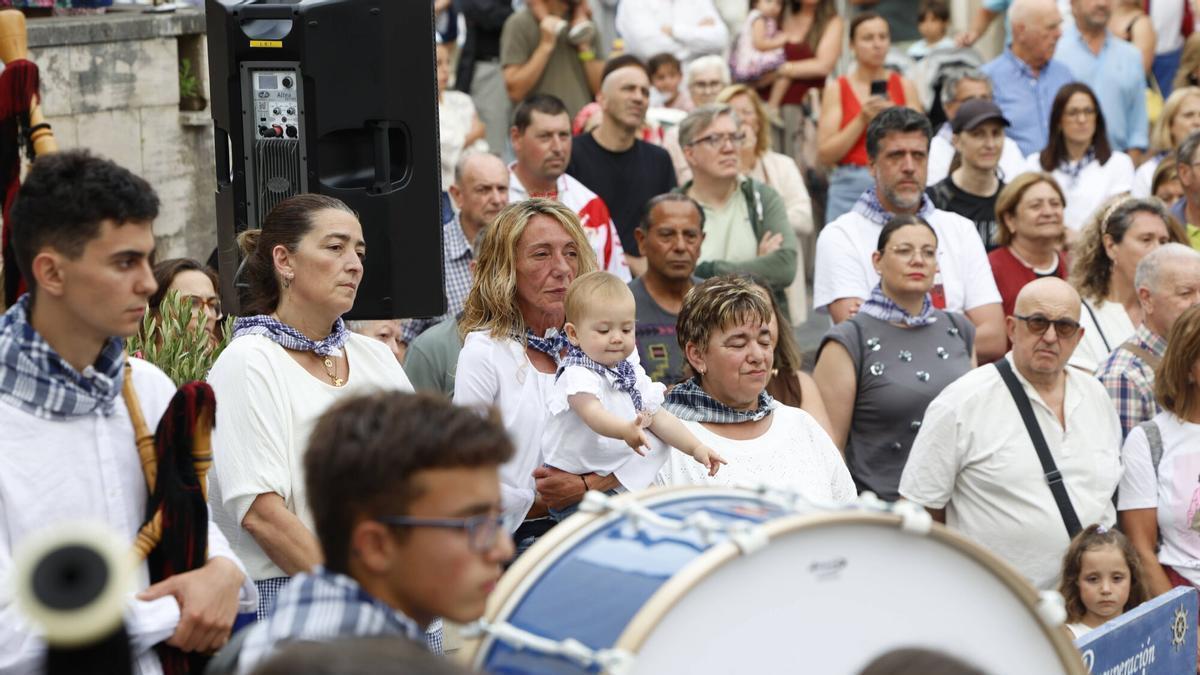 EN IMÁGENES: Pasacalles marinero por las fiestas del Carmen de Luanco.