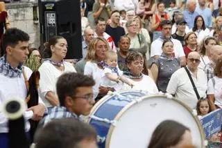 EN IMÁGENES: Pasacalles marinero por las fiestas del Carmen de Luanco.