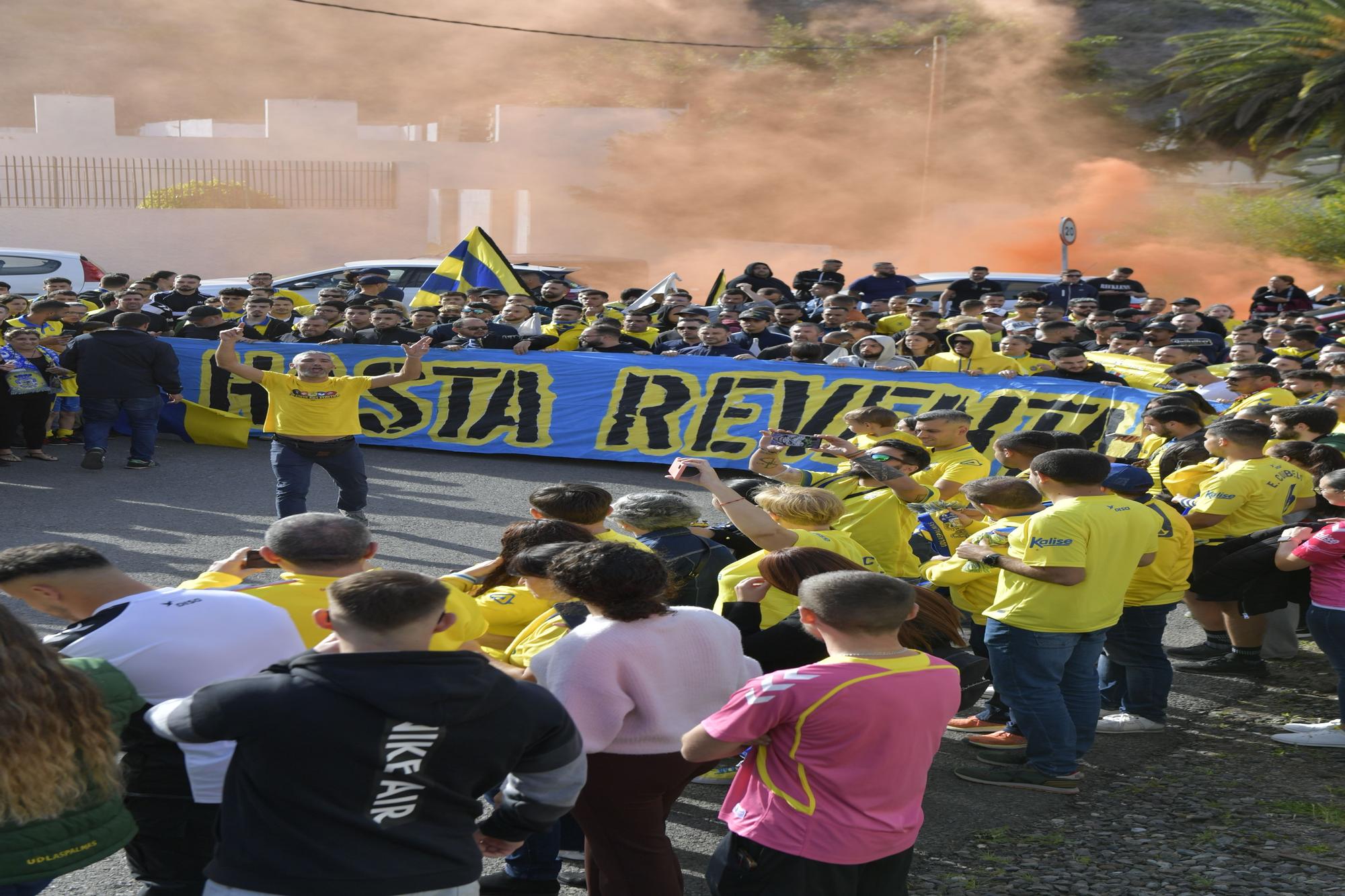 Aficionados despiden a la UD en Barranco Seco antes de ir a Tenerife