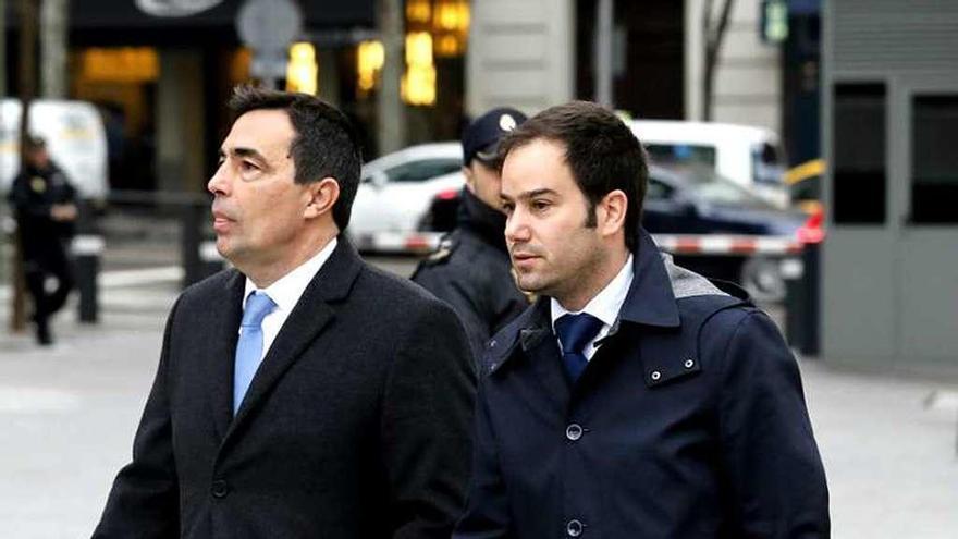 Pere Soler, a la izquierda, y César Puig, a su llegada ayer a la Audiencia Nacional. // E.P.