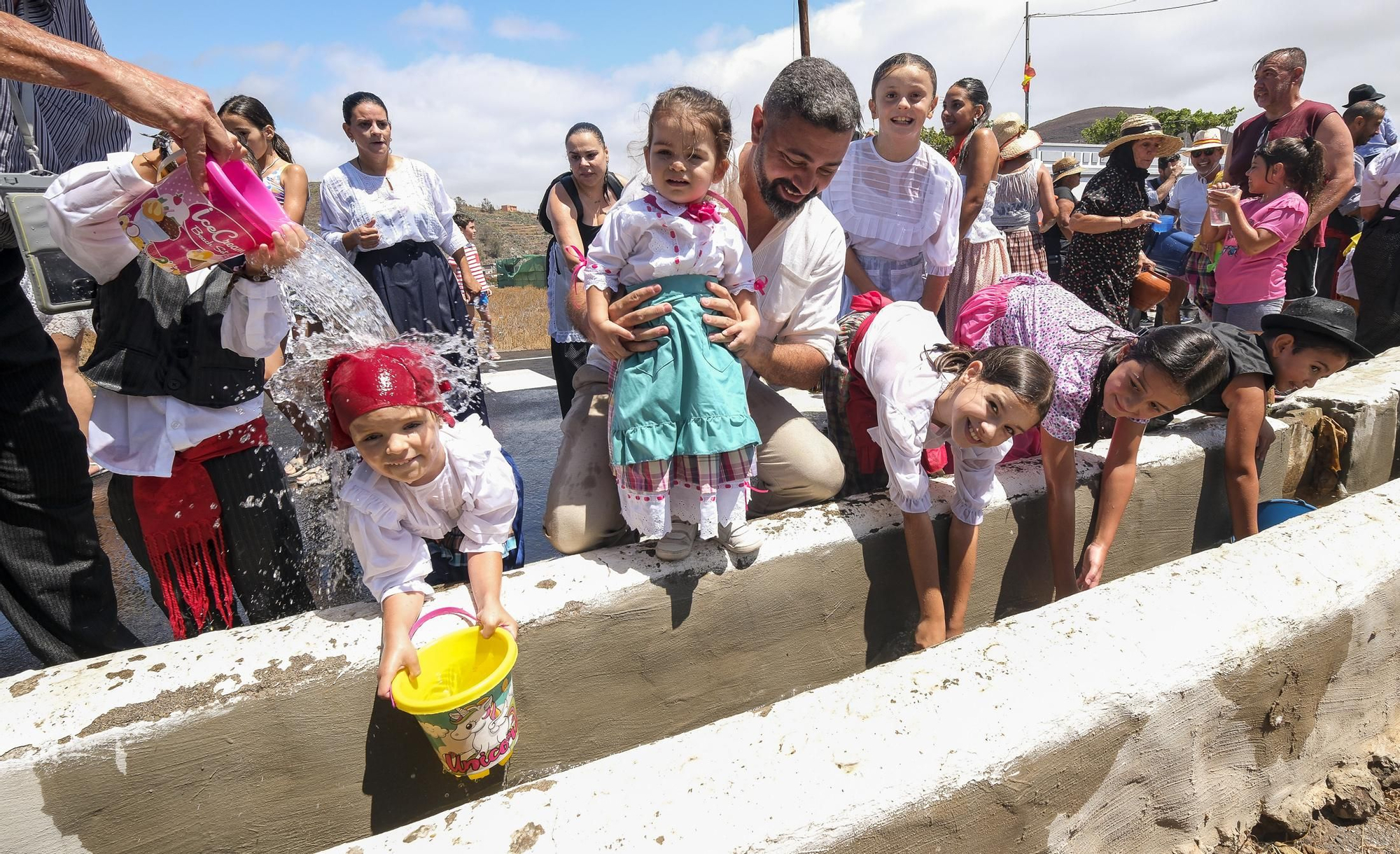 Traída del agua infantil en Lomo Magullo