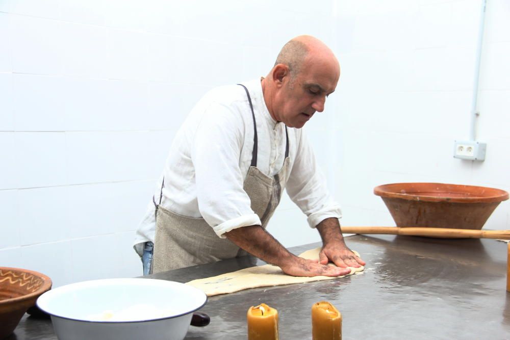 Neuer Bäcker in Traditions-Bäckerei Forn des Teatre