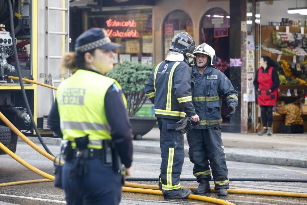 Espectacular incendio en Avilés