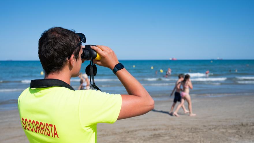 La situación óptima: un socorrista para 400 metros de playa en Castellón