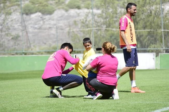 Entrenamiento de la UD Las Palmas en Barranco ...