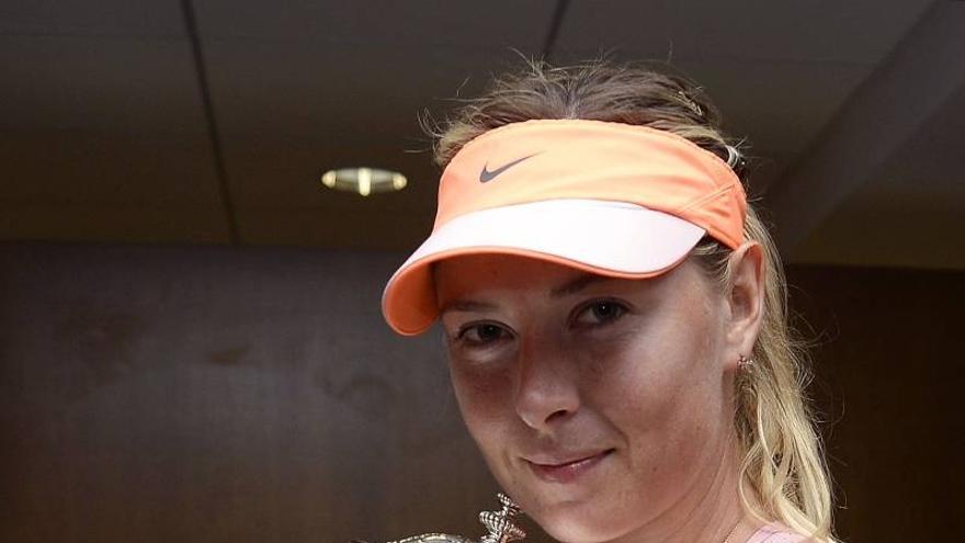 Sharapova sufre ante Halep para volver a reinar