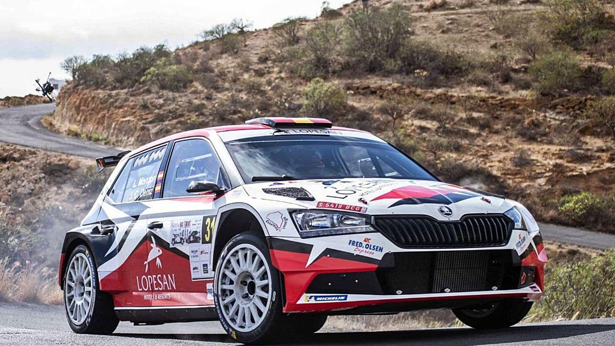 Luis Monzón y José Carlos Déniz, a los mandos de su Skoda Fabia Rally 2, ayer en Tenerife. | | RALLY ORVECAME ISLA DE TENERIFE