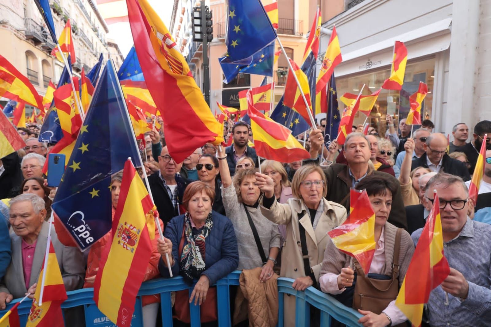 En imágenes | Manifestación del PP contra la amnistía en Zaragoza