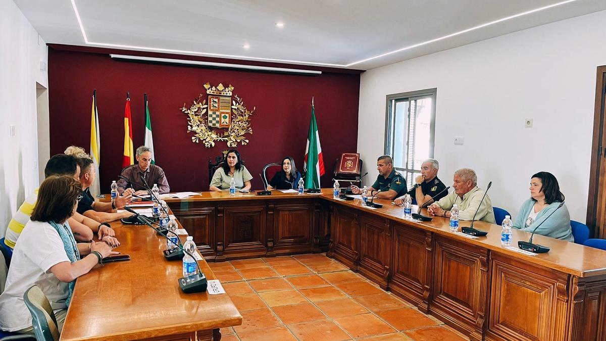 Reunión para coordinar la seguridad en las próximas fiestas de El Carpio.