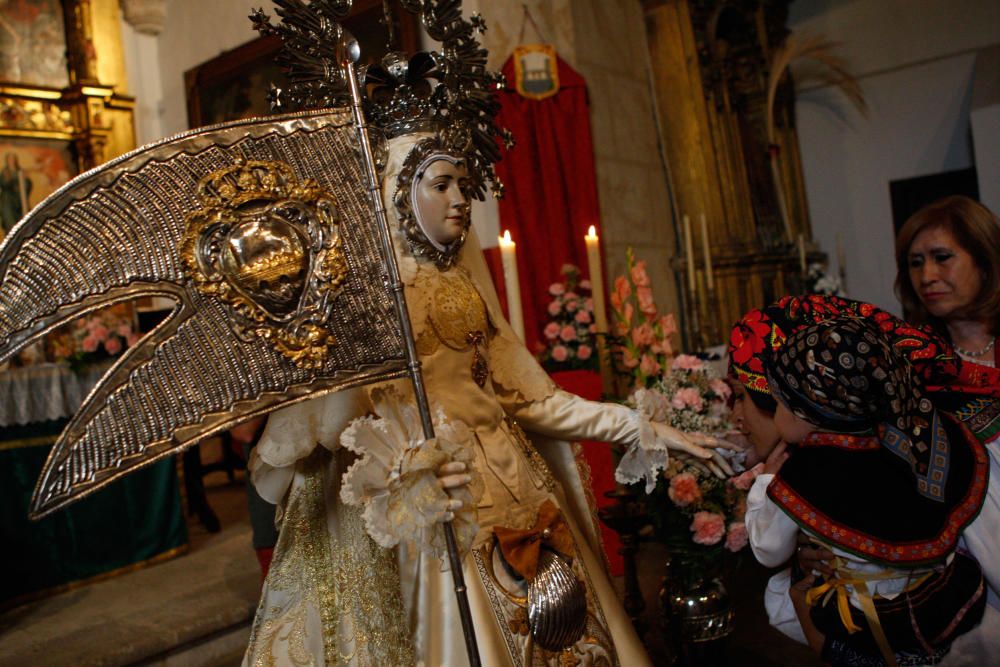 Desfile y ofrenda a la Virgen de la Concha