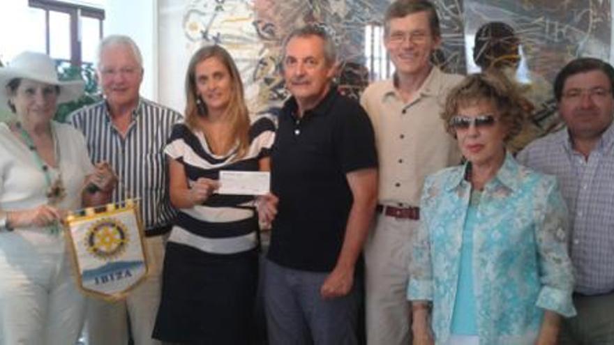Rotary Club dona 1.400 euros a Proyecto Hombre
