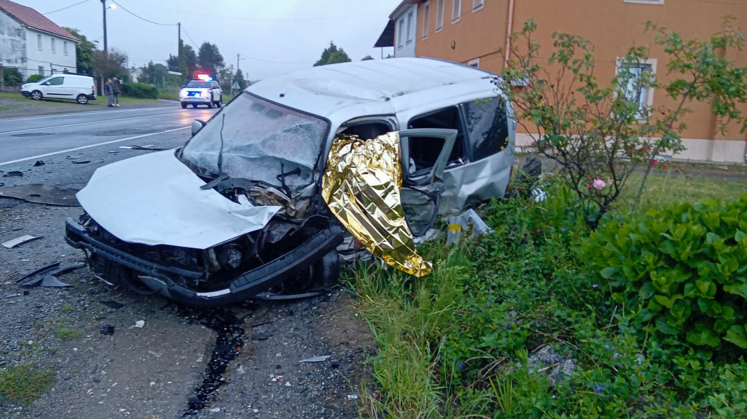 Dos muertos y una herida grave en un accidente en Ordes