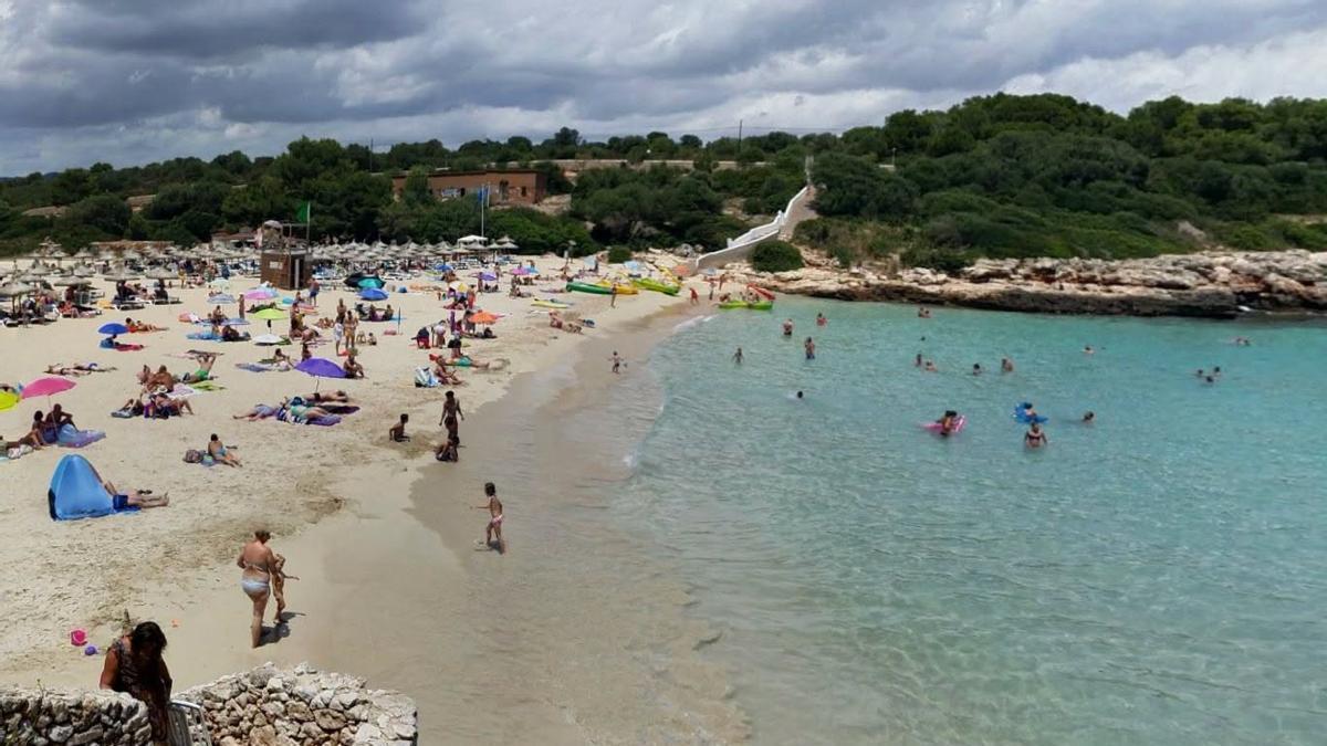 Imagen de la playa de Cala Marçal difundida este viernes por el Ayuntamiento.