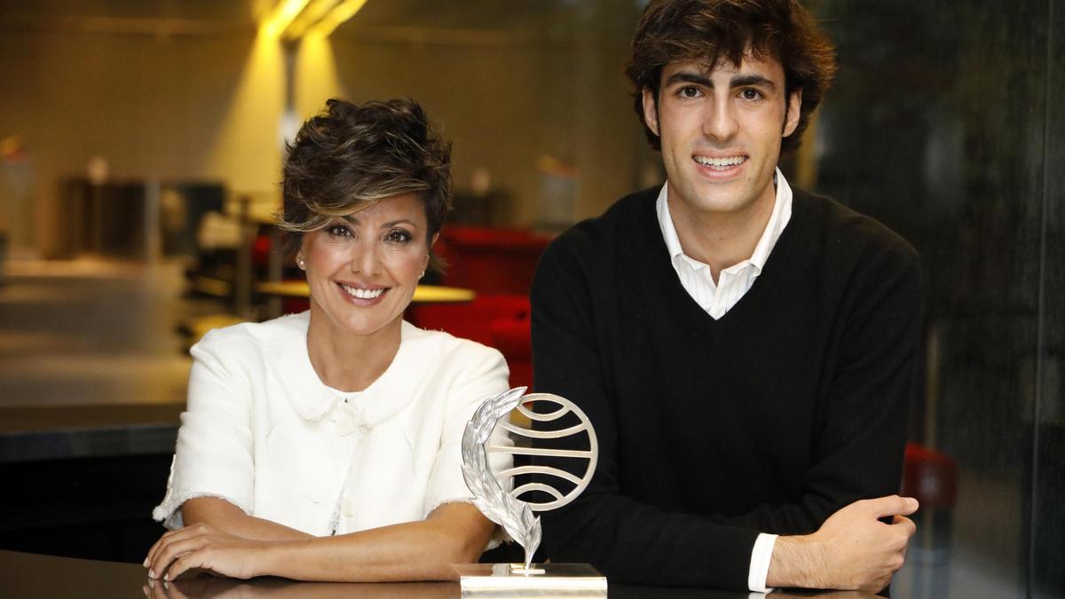 Sonsoles Ónega y Alfonso Goizueta, ganadora y finalista de los Premios Planeta 2023.
