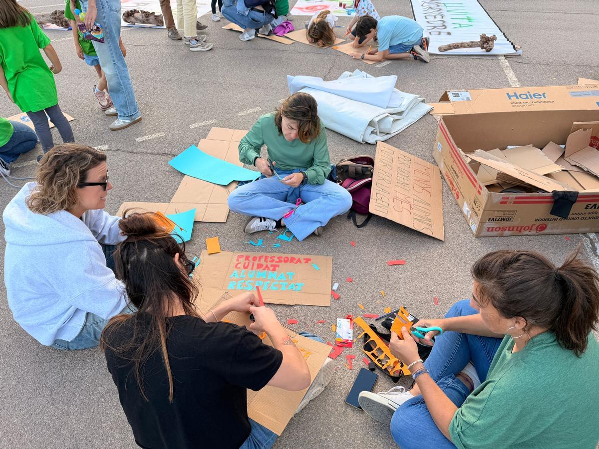 Peculiar protesta en Sagunt por la huelga educativa