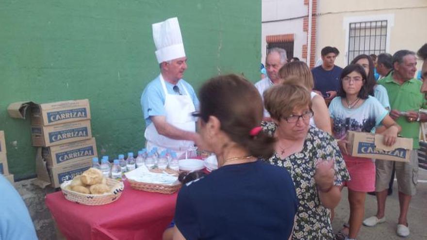 Cena de fin de fiesta en Villafáfila con la degustación de la carne de la vaquilla
