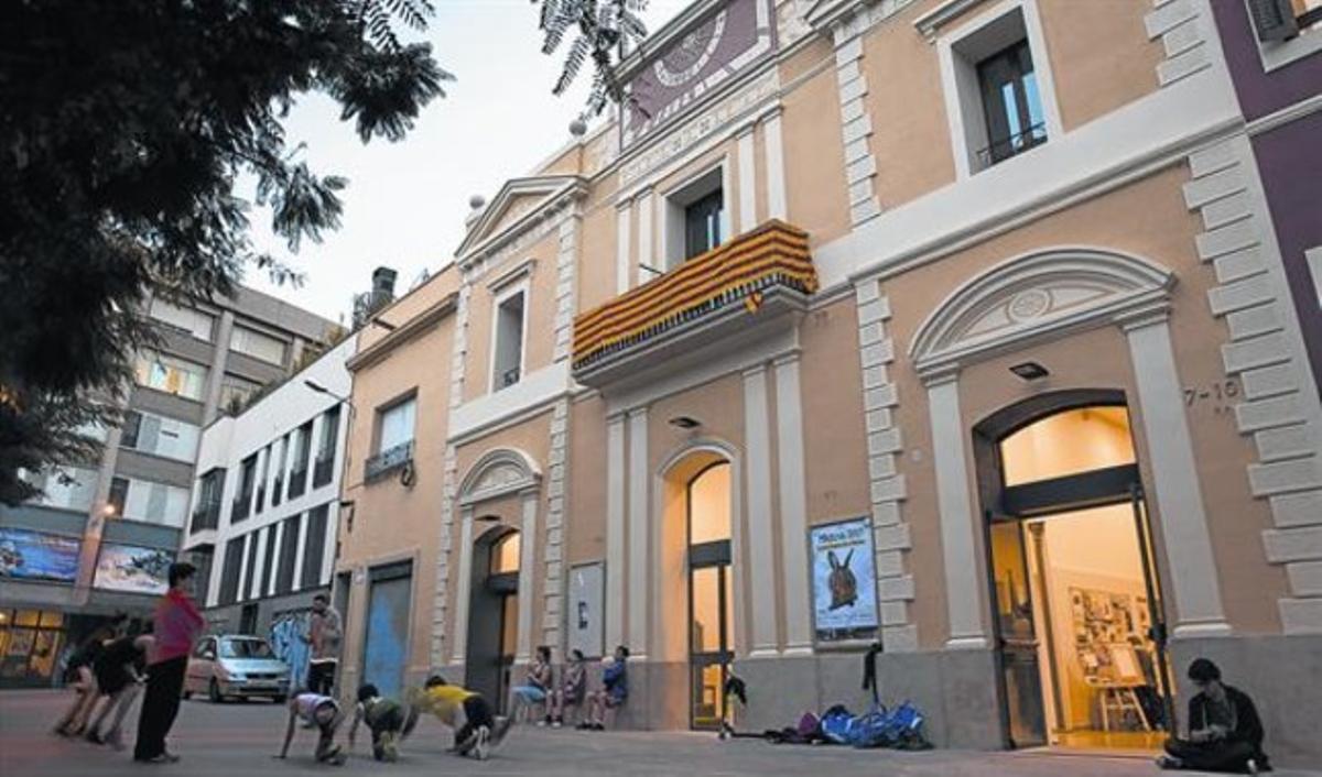 Façana dels Lluïsos de Gràcia, que ha sigut totalment respectada en la reforma. Façana dels Lluïsos de Gràcia, que ha sigut totalment respectada en la reforma.