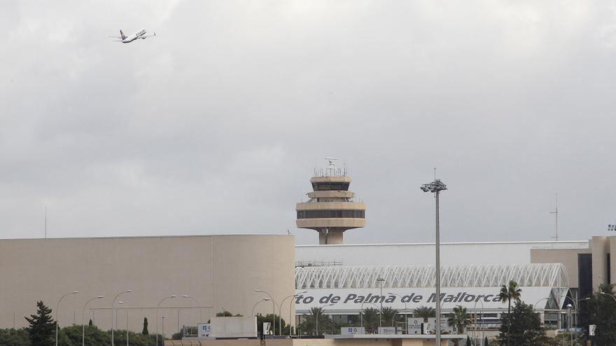 Las aerolíneas culpan a Hacienda de los impagos en vuelos a Baleares y Canarias y temen un agujero de 1.500 millones