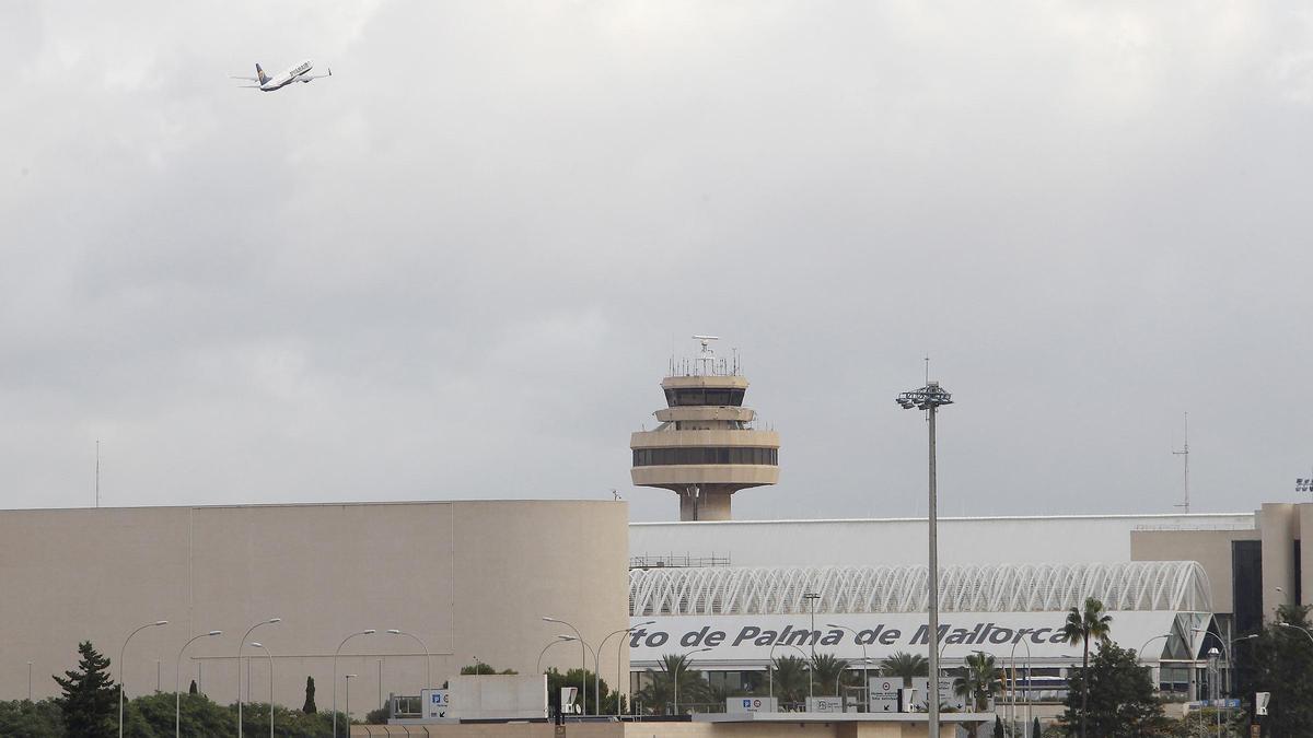 Archivo - Vista general del aeropuerto de Palma. Archivo.