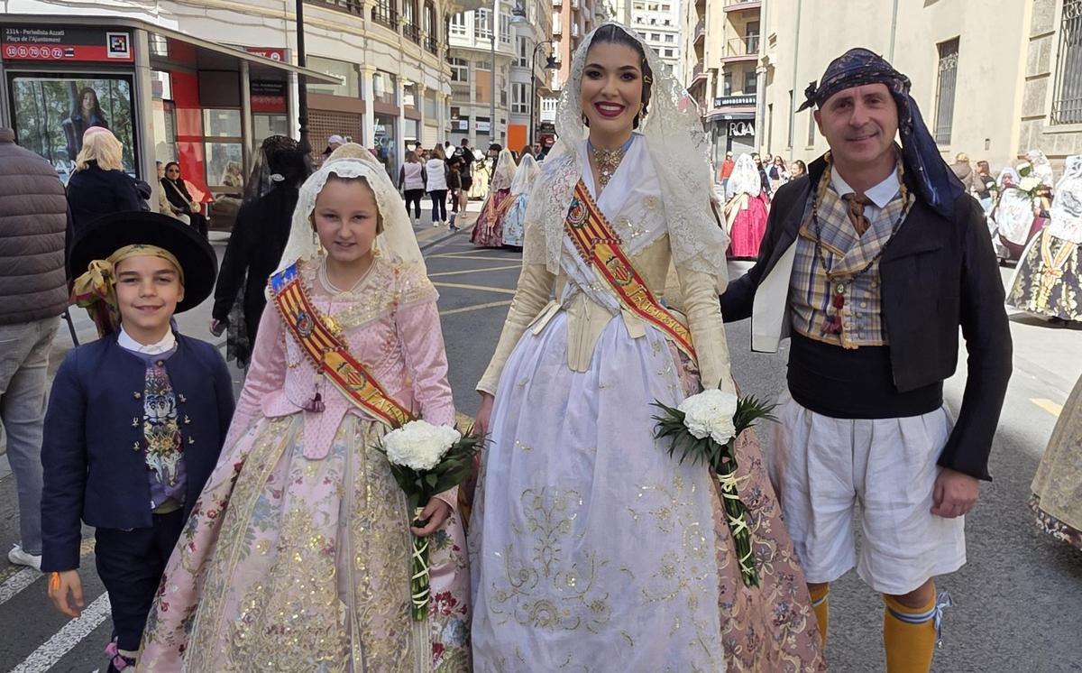 Las comisiones de falla en la Ofrenda a San Vicente Ferrer (2/6)