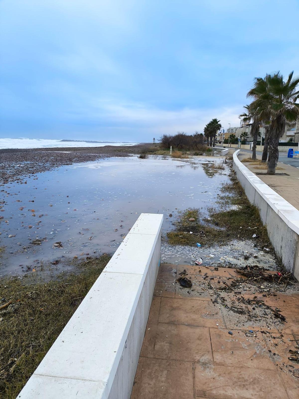 Inundaciones en el Puig por el temporal marítimo.