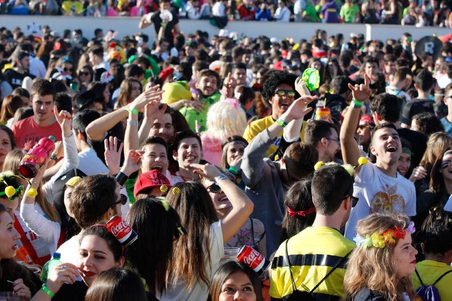 Miles de jóvenes en la fiesta del año