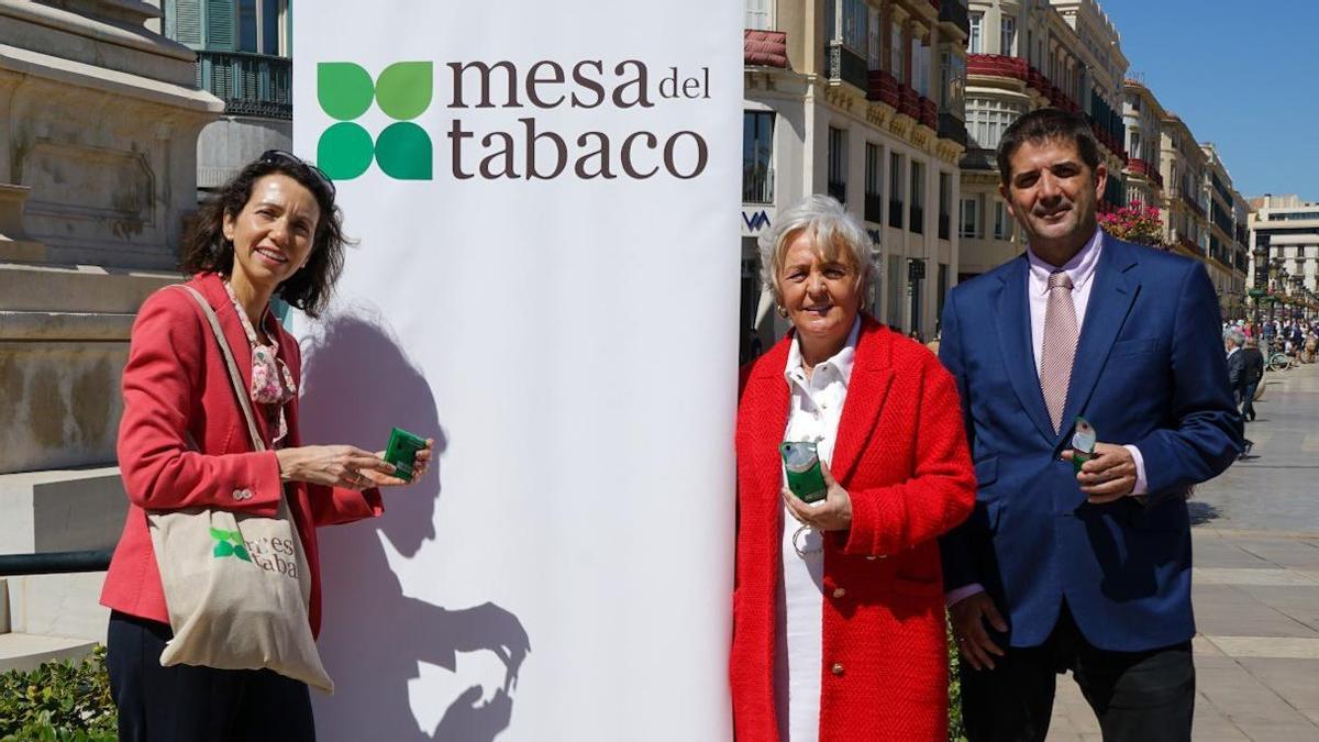 El Ayuntamiento pondrá a disposición de los ciudadanos 10.000 ceniceros desechables durante la Semana Santa.