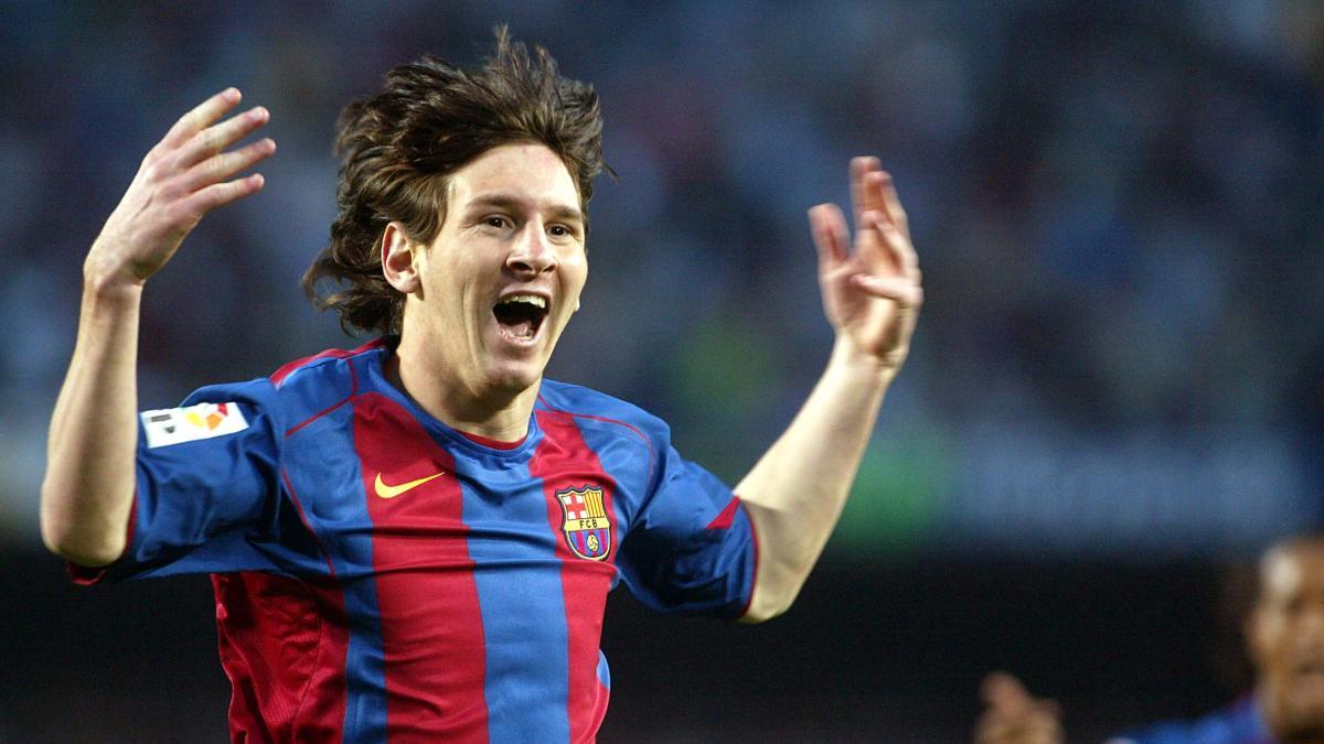 Leo Messi celebrando su primer gol con el Barça frente al Albacete en 2005