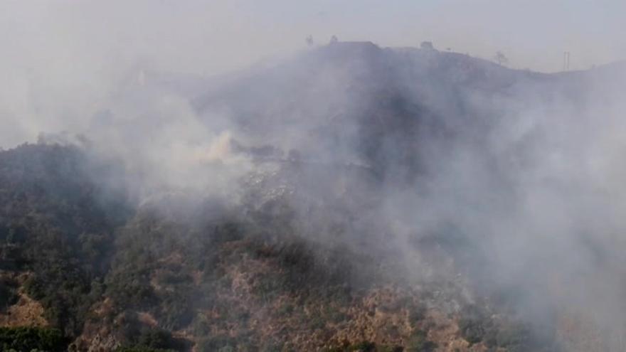 California combate una decena de incendios que obligan a evacuar a miles de personas