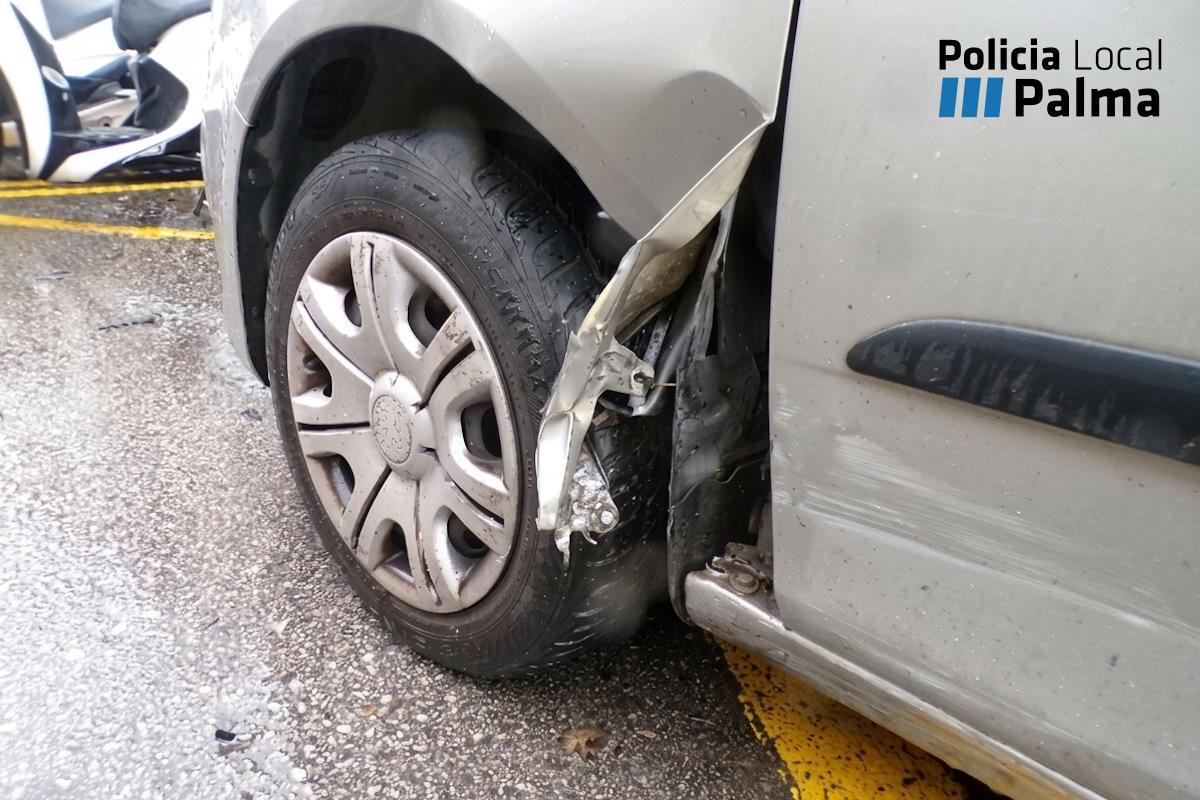 Daños causados al vehículo por el motorista, sin puntos en el carné, que se dio a la fuga.