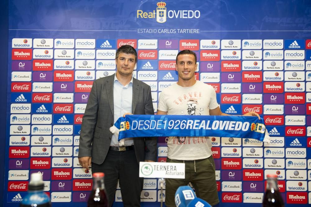 Presentación de Christian Fernández como nuevo jugador del Real Oviedo