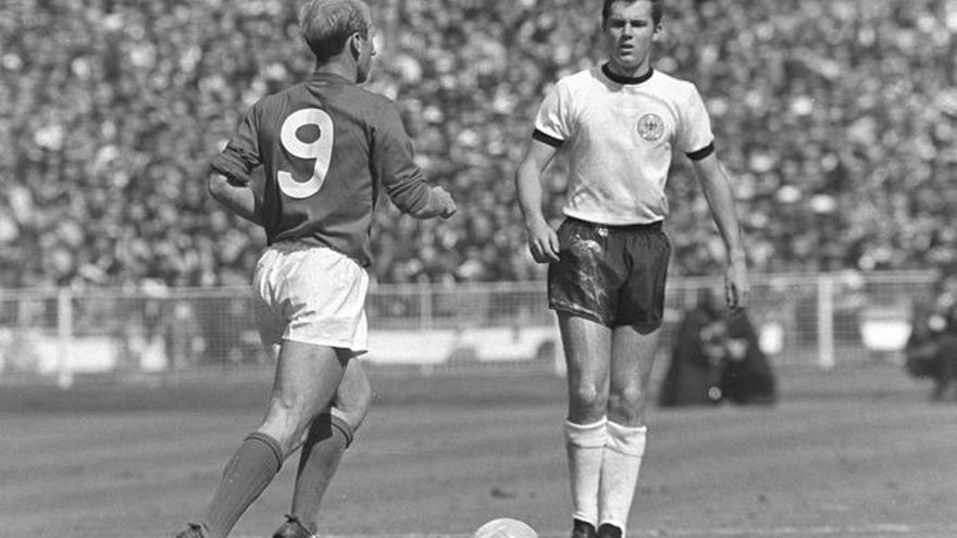 Beckenbauer, durante un partido con la selección alemana.