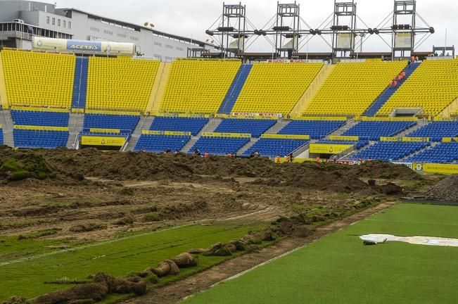 PREPARANDO EL CESPED PARA LA PROXIMA TEMPORADA