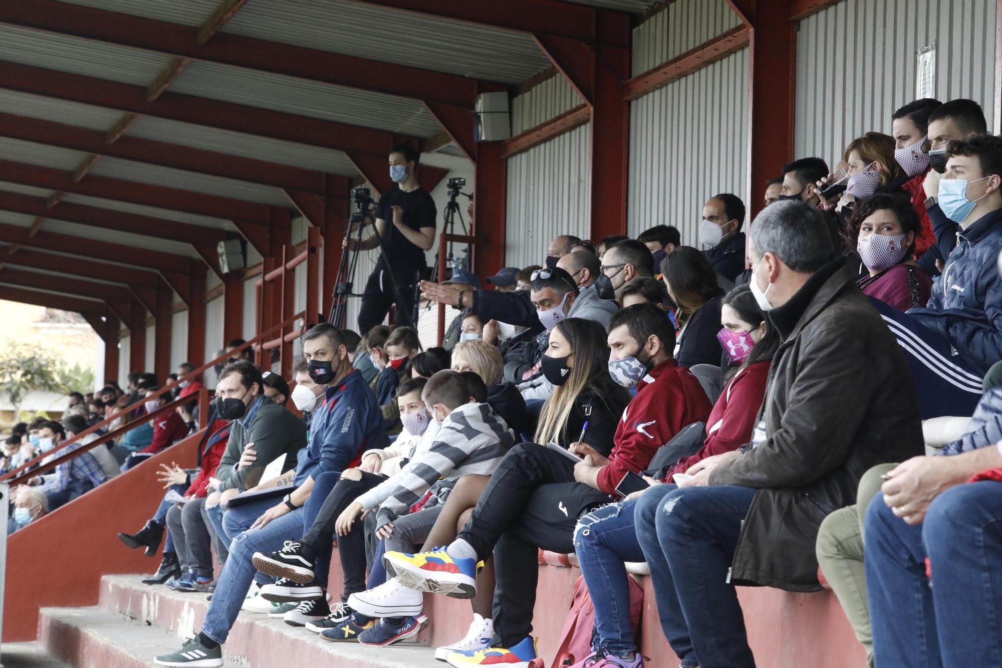 Las mejores imágenes de la jornada en la Tercera División de Asturias