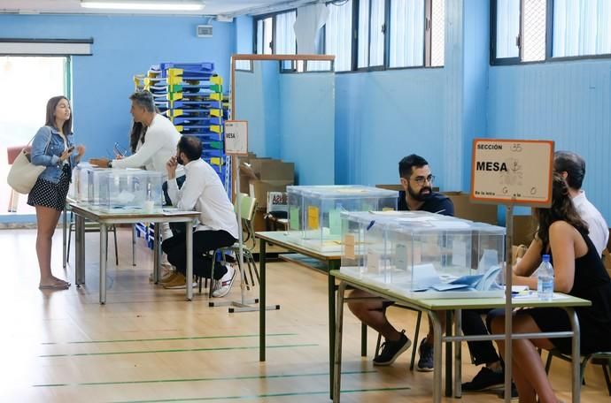 Las Palmas de Gran Canaria. Votaciones en el colegio Iberia.  | 26/05/2019 | Fotógrafo: José Carlos Guerra
