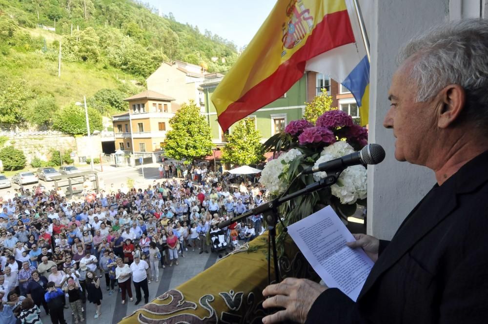 Pregón de Víctor Manuel en Mieres.