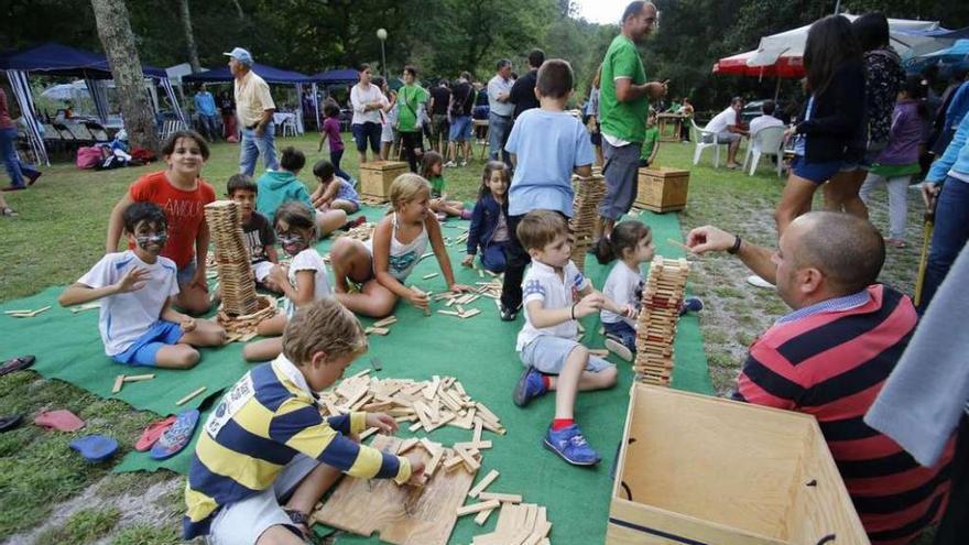 A Carixa acoge el 14 de agosto una romería campestre, con juegos infantiles. // Bernabé/Gutier