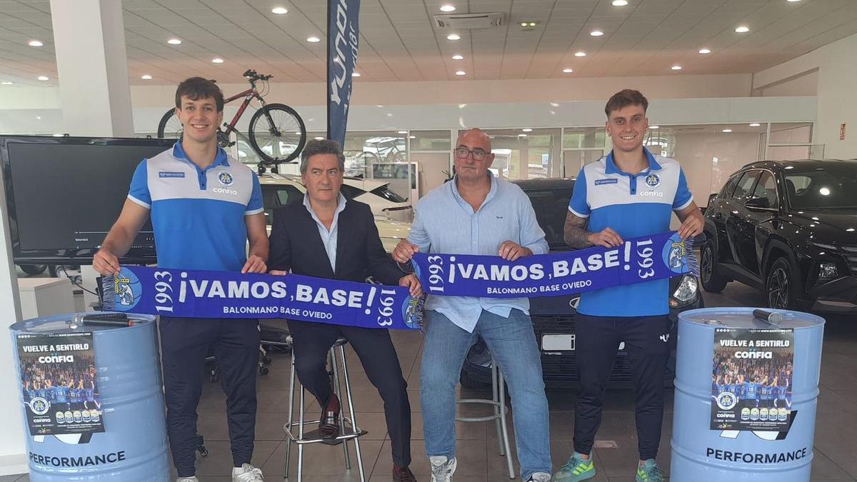 Por la izquierda, Mikel Galán, Luis Ardit, Heriberto Fernández, "Caco", y Jayro Pérez.