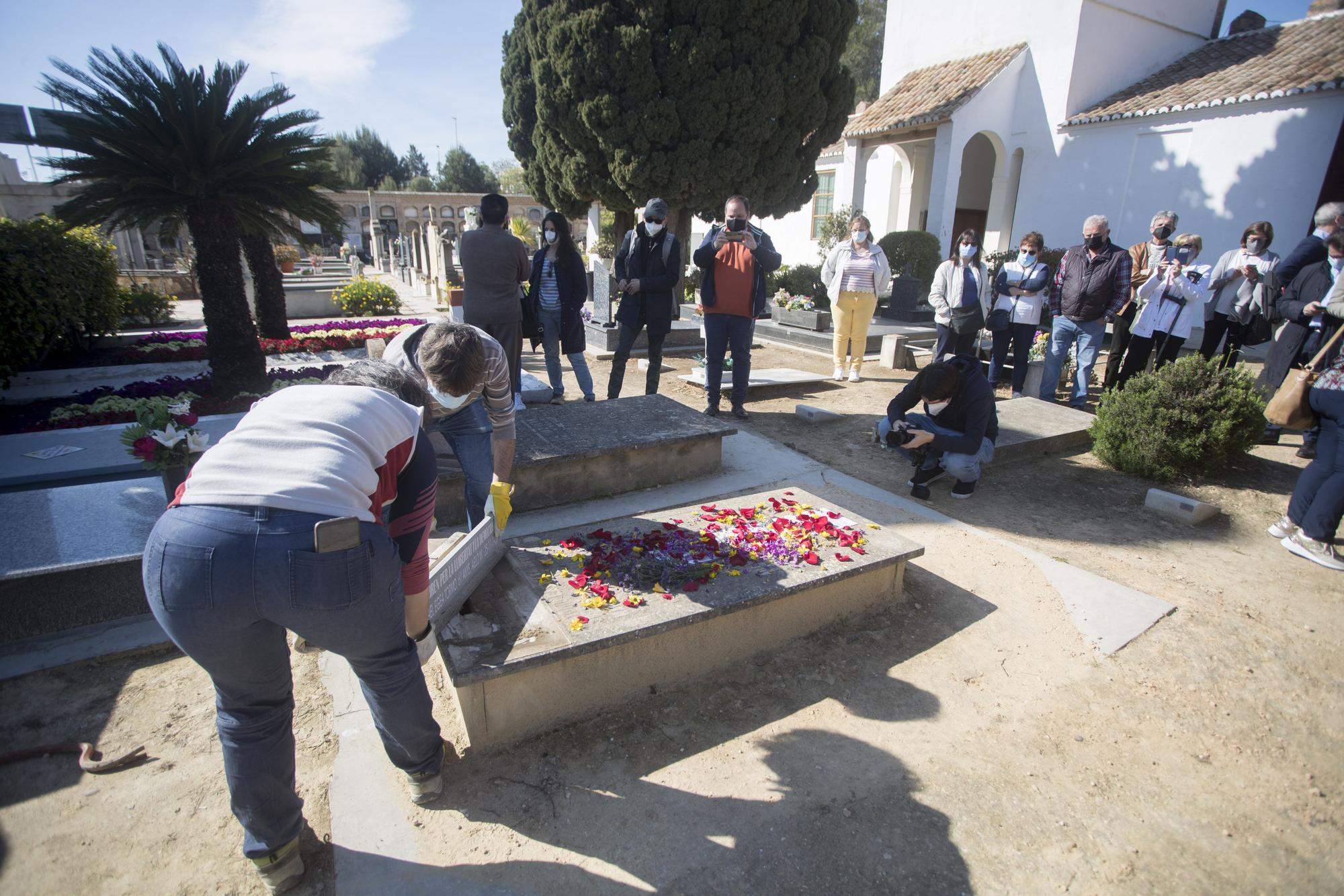 Exhumación de la fosa 63 de Paterna