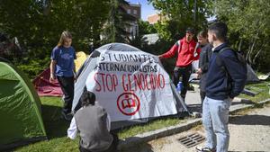 Estudiantes de la Complutense acampan en el campus de Ciudad Universitaria en Madrid, en apoyo a Palestina.