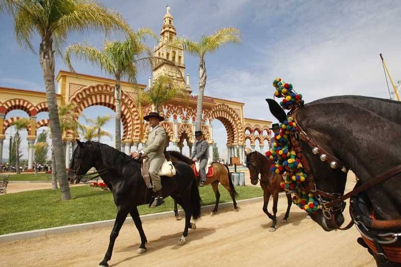 Martes de feria, el real toma color