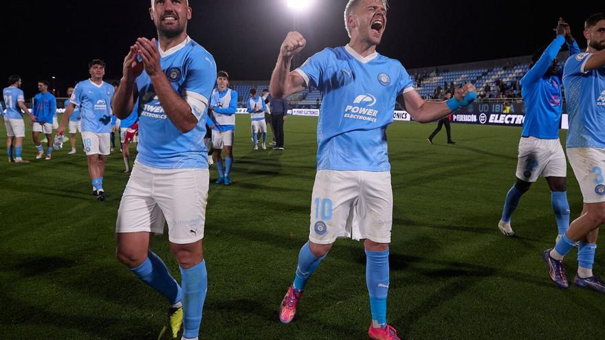 Unai Medina y Álex Gallar celebran con rabia el triunfo conseguido frente al Sevilla Atlético el viernes pasado en Can Misses. | UD IBIZA