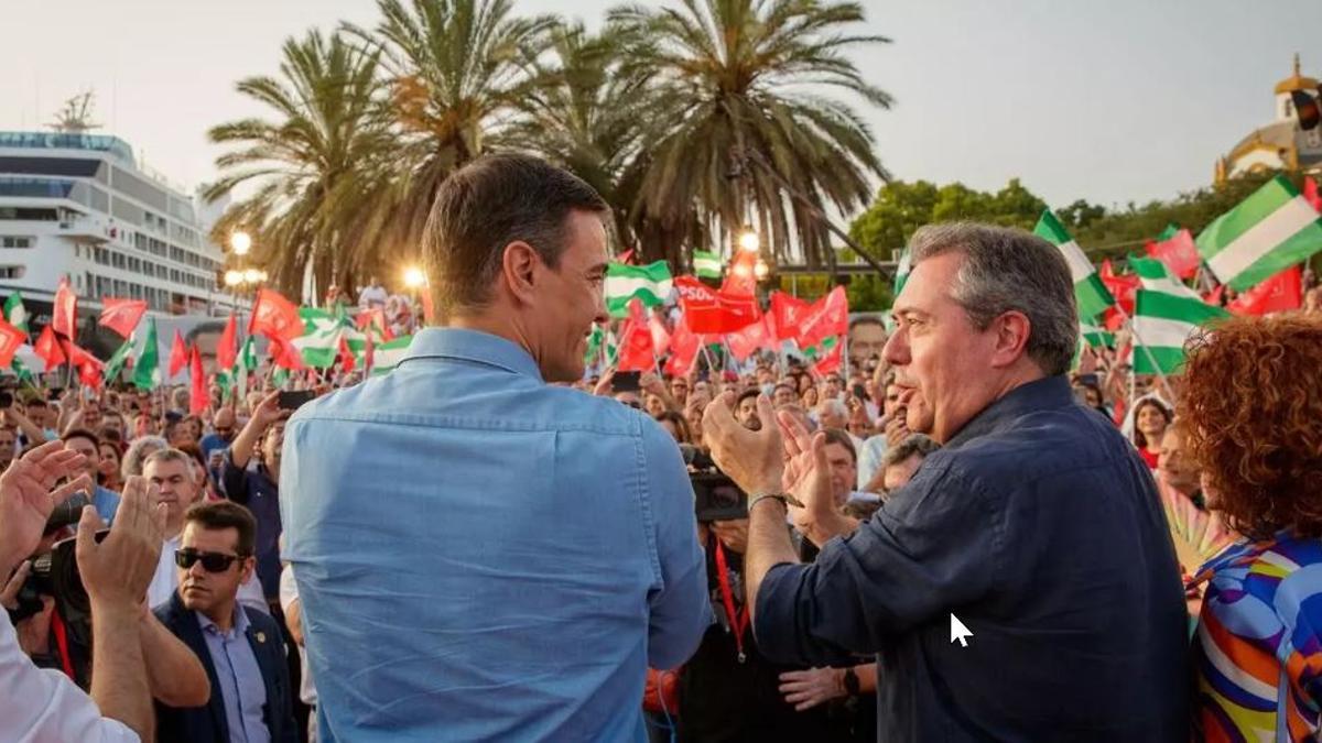 El presidente del Gobierno, Pedro Sánchez, y el líder del PSOE andaluz, Juan Espadas.