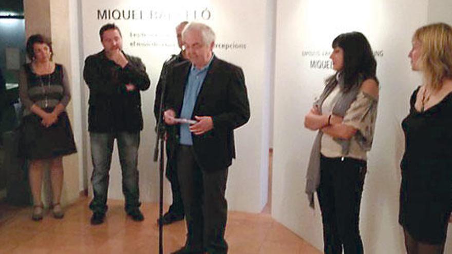 Instante de la inauguración de la exposición ´Llibre dels cecs´.