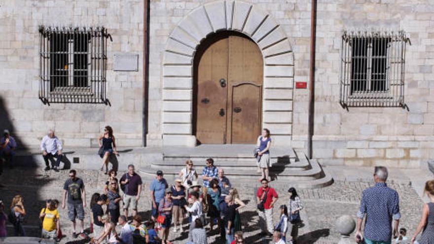 La Casa Pastors, antiga seu de l&#039;Audiència, segueix generant enrenou.