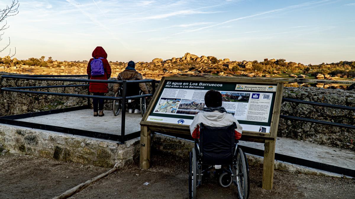 Mirador accesible en la pared de la Presa del Barrueco de Abajo en Malpartida de Cáceres.